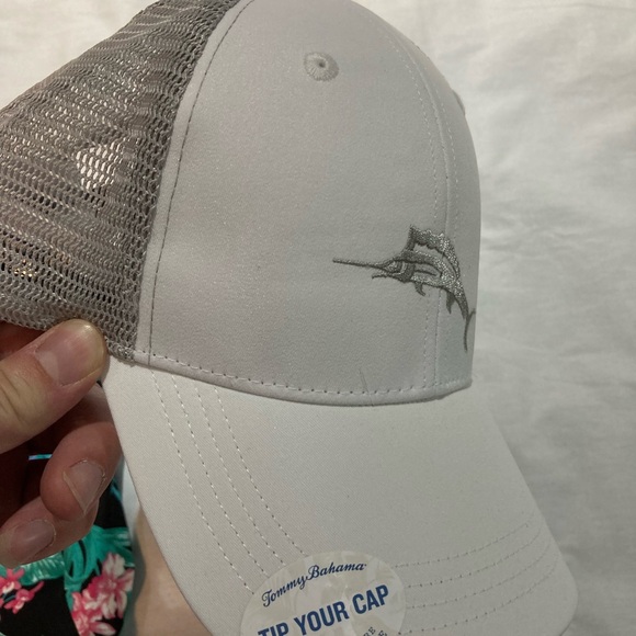 Women’s Tommy Bahama L/S Golf Shirt! Size small, plus hat! NWT! - Picture 8 of 10